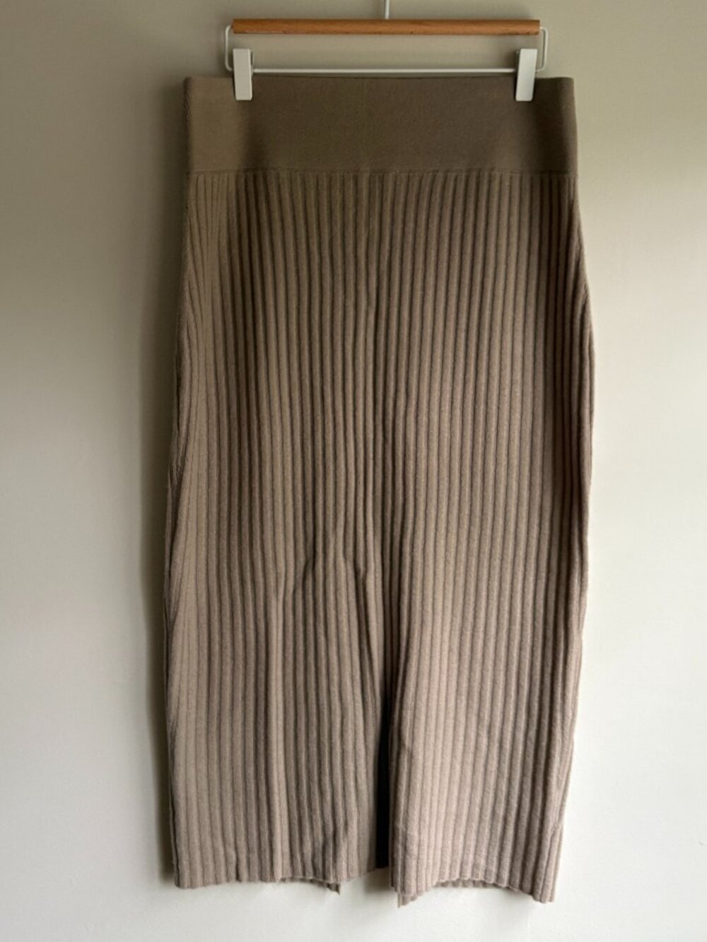 James Perse 100% cashmere knit ribbed skirt